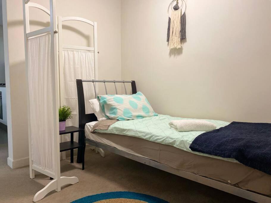 Roomy One Bedroom Extra Bed Sydney